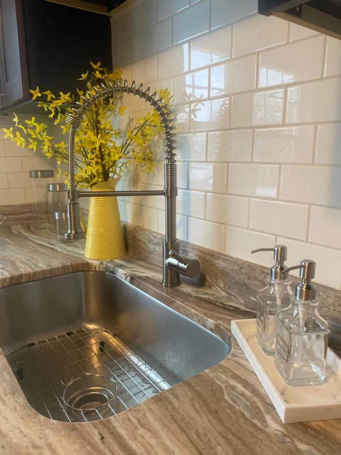 Cozy, Upstairs Apartment Pets Welcome With Fee Family Friendly Close To Everything Клівленд Екстер'єр фото